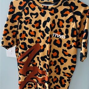 Men's Leopard Print Short Sleeve Rashguard- Leopard